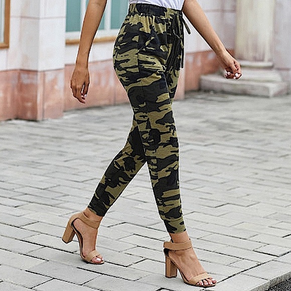 CAMOUFLAGE JOGGER PANTS - Picture 1 of 8
